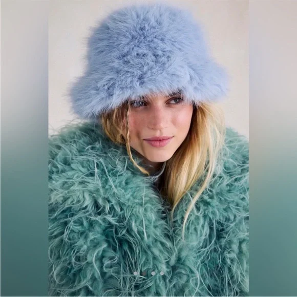 Free People X Unreal Fur ICE Queen bucket hat - Picture 3 of 9